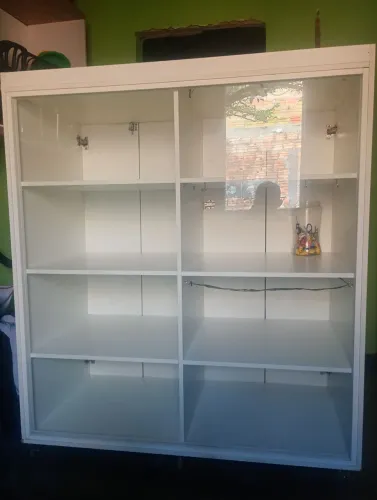 Vende cômoda mini guarda roupa com chave