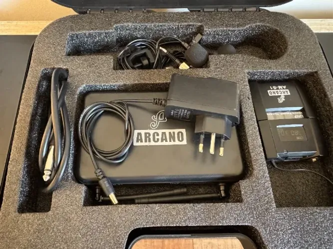 Microfone Sem Fio Arcano UHF - 2 Microfones: Instrumentos de Sopro e Lapela