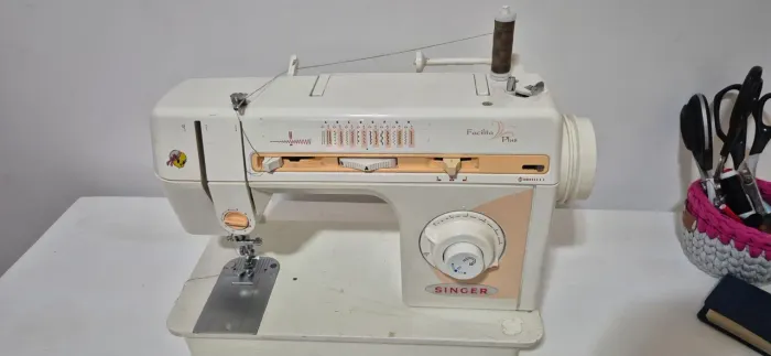 Maquina Costura Singer Facilita Plus.