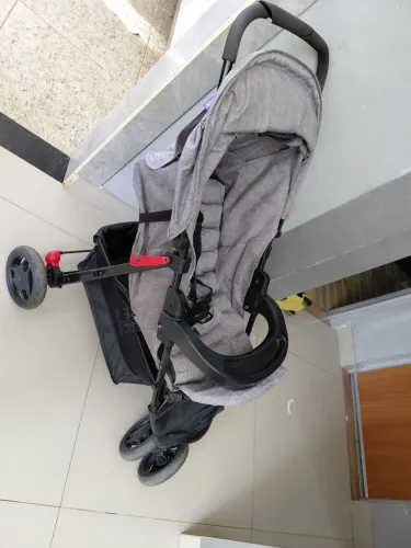 Vende se carrinho de bebê  