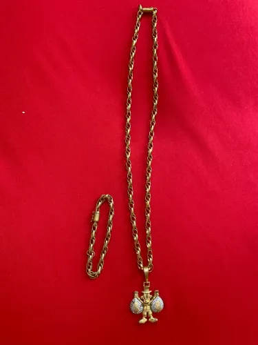 Conjunto corrente e pulseira de moeda antiga 