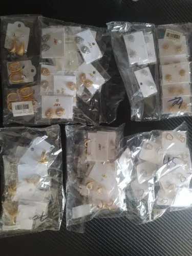 Lote com 112 Bijuterias (brincos, colares e pulseiras)