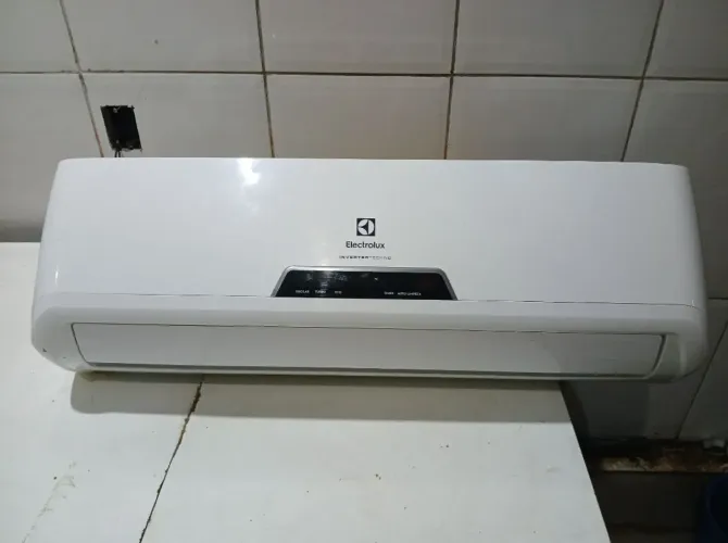 EVAPORADORA 9000BTUS, INVERTER ELECTROLUX.