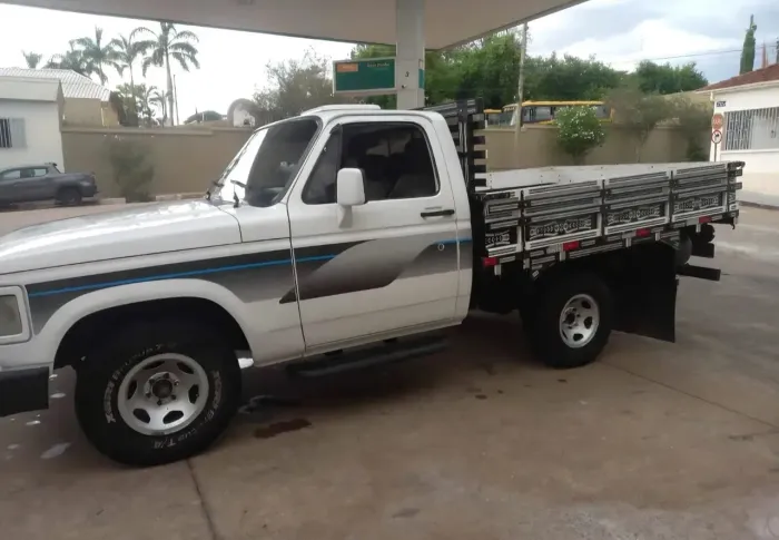 1990 Chevrolet D20 boiadeiro (Boleto Bancário)