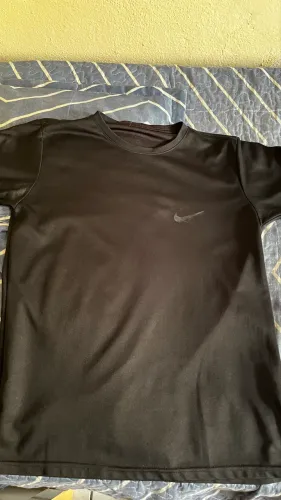 Camisa preta da "nike" dry-fit usada