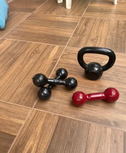 3 Halter 2kg + 1 Kettlebell 4kg - Retirar no Campeche