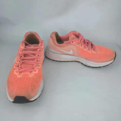 Tênis Nike Air Zoom Vomero 13 tamanho 36 cor coral vibrante feminino.