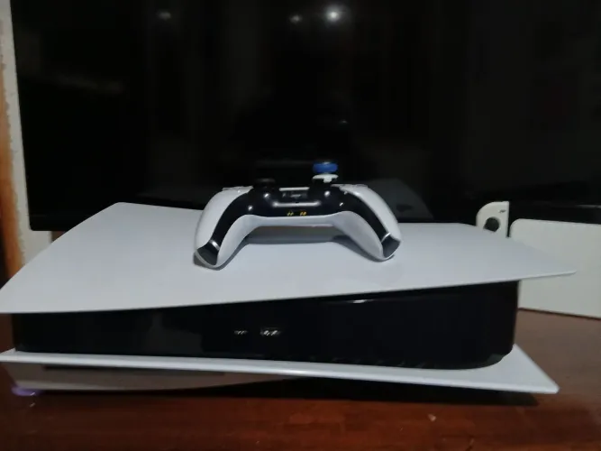  VENDO PAYSTATION 5 SONY <br><br>825GB CONTROLE SEM FIO DUALSENSE<br><br>COM MIDIA FISICA BRANCO