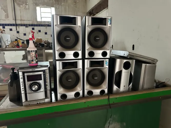 Conjunto  de som gradiente em perfeita condições de uso,dom potente .,