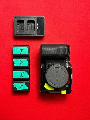 Sony ZV-E10 + Kit de baterias ? Estado de Nova