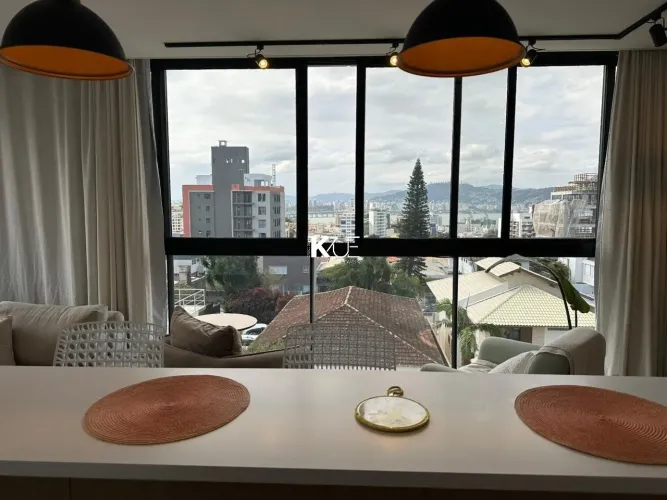 Apartamento de 2 dormitórios com suíte, móveis modernos e vista livre para as pontes em Co