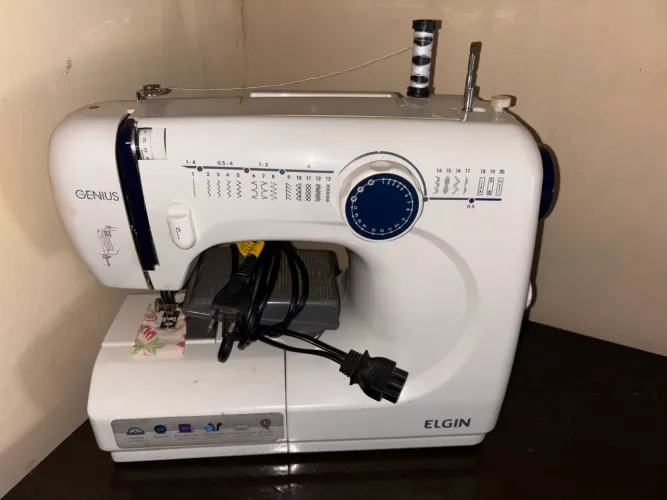Vendo máquina de costura elétrica Elgin 