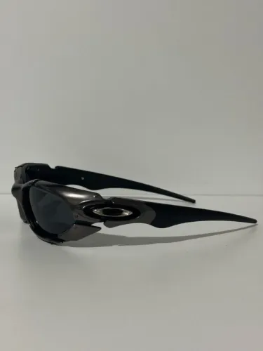 Oakley Plate - metal preto polarizado