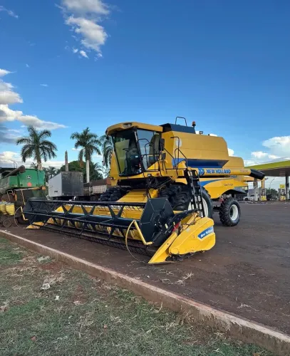 COLHEITADEIRA NEW HOLLAND TC 5090