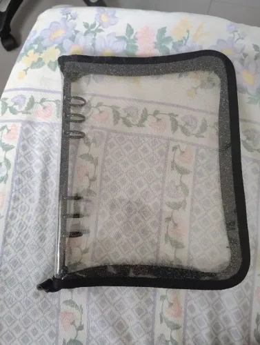 Fichário A5 transparente e preto com glitter
