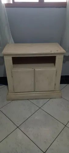 Aparador de madeira com portas - resistente e barato