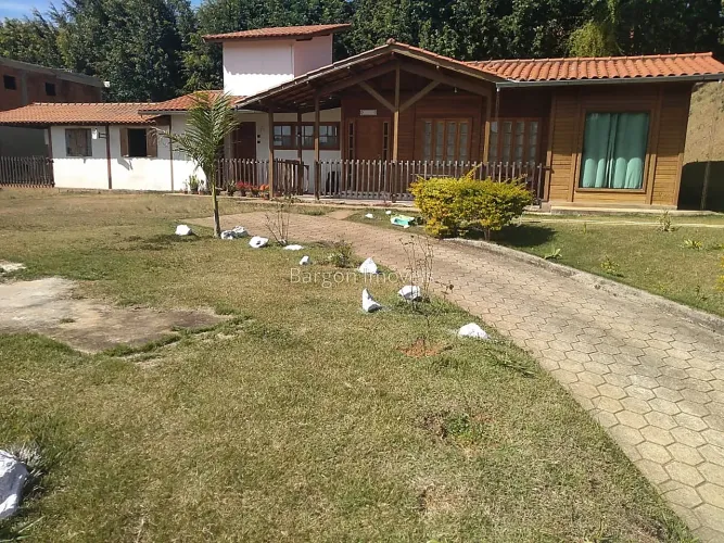 Linda granja com 3 suítes a venda no Condomínio Miragem em Simão Pereira