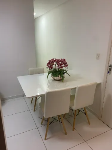 Mesa com 4 cadeiras
