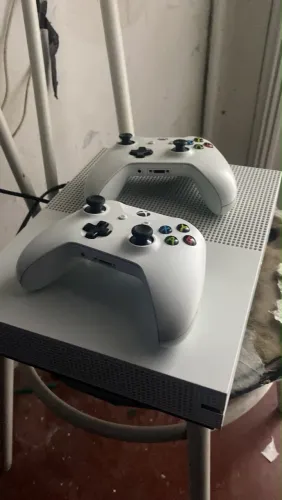 XBOX ONE S 500 GB 2 CONTROLE(LEIA DESCRIÇÃO)