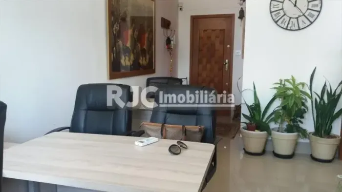 Comercial/Industrial de 32 metros quadrados na região central.
