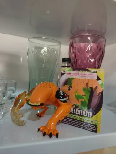 Ben 10 bandai besta battle + card