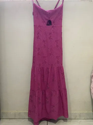 Vestido rosa de renda