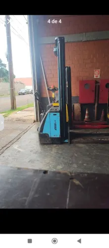 Vende Empilhadeira