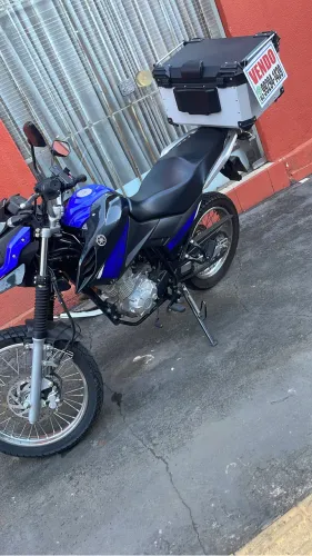 Vendo Xtz 150 pouco rodada com chave reserva manual pneus novos segundo dono