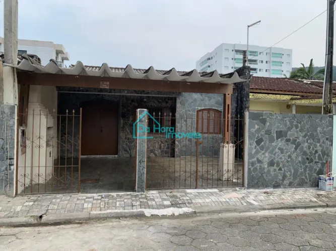 Casa venda Centro Mongaguá, 4 Dormitórios Lado Praia .