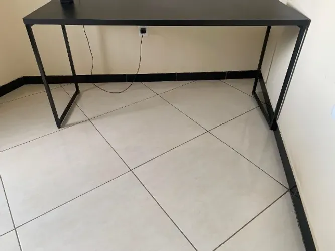 Mesa de escritório / estudos