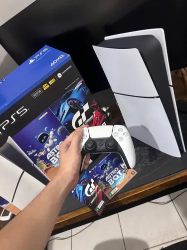 Console Sony PlayStation 5, SSD 825GB, Controle Sem Fio DualSense + 2 Jogos Digitais
