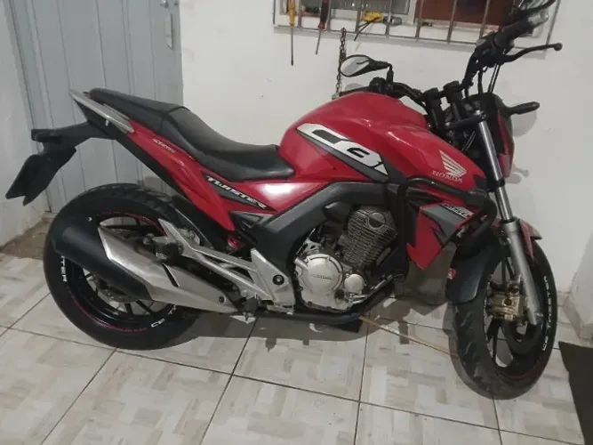 Honda cb twister 250. Uma moto maravilhosa.