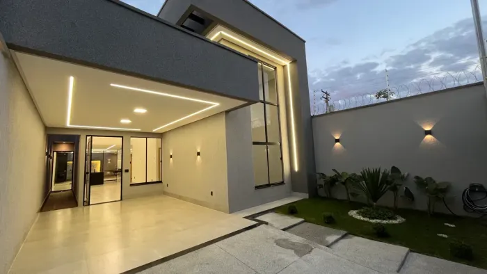 Casa de Alto Padrão à Venda no Setor João Vaz | 3 Suítes, Piscina Aquecida e Acabamento Pr
