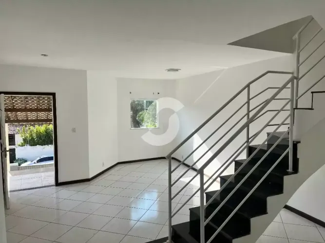 Av Central, excelente duplex com 3 quartos (1 suíte), varanda, quintal e 2 vagas - R$590mi