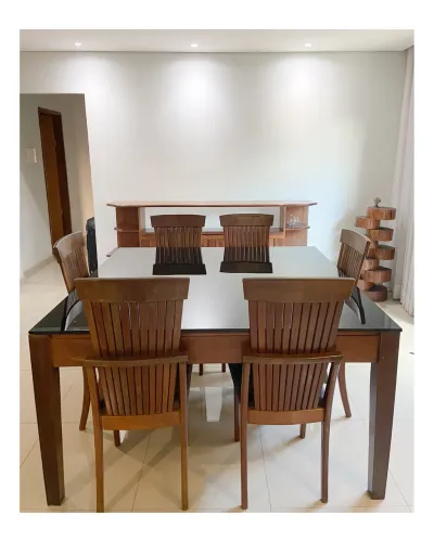 Mesa de madeira maciça 
