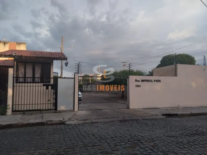 CONDOMÍNIO IMPERIAL PARK