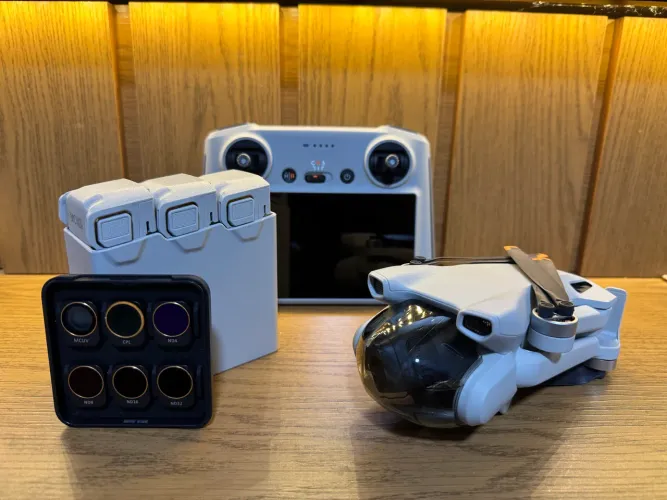 DJI Mini 3 + Controle DJi RC + kit de baterias.