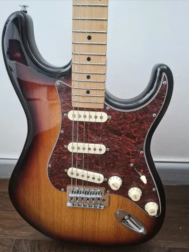 Guitarra Tagima Woodstock TW 530 Stratocaster