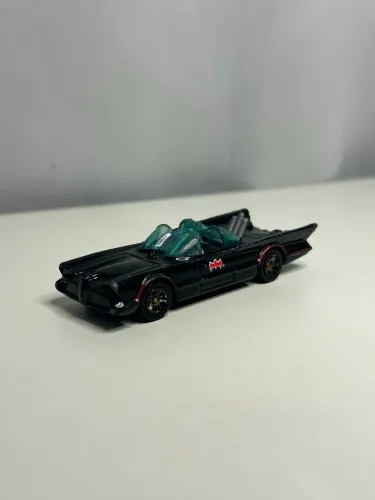 Hot Wheels 1966 TV Series Batmobile - Batman Clássico Adam West