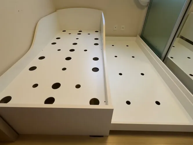 Cama de solteiro com bicama