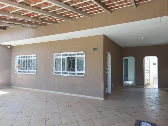 Alugo casa na QND 49 com edícula, próximo ao metrô