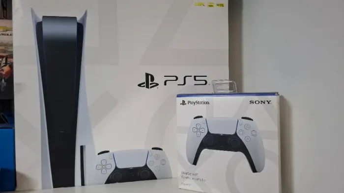 Console Sony Ps5 Standard 825gb Com Leitor De Disco E Hdd Externo De 1tb (Usado)