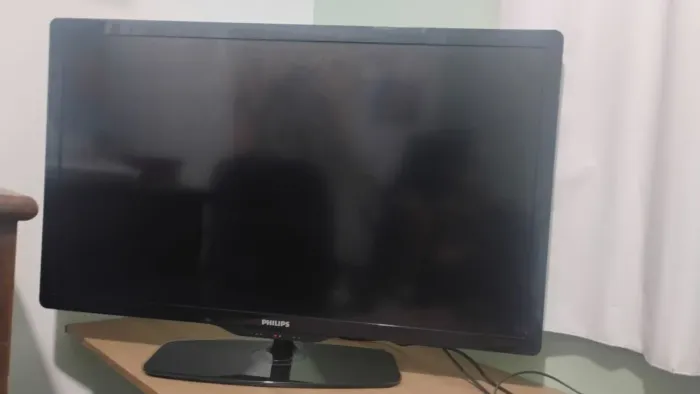 TV PHILIPS 45' COM DEFEITO NA TELA 
