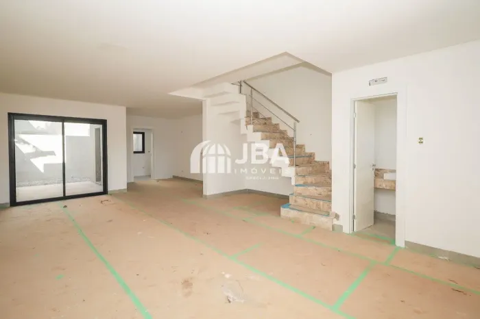SOBRADO TRIPLEX COM TERRAÇO NO SANTA QUITÉRIA!