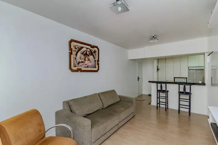 Apartamento para locação no Ed. Procopense em Balneário Camboriú.