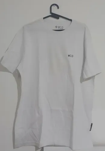 Kit com 2 camisetas tamanho G ( branca e Preta)