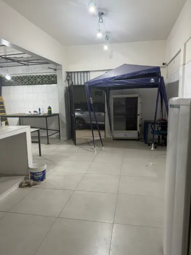 Cozinha Industrial em Vilar dos Teles Toda Reformada: Porcelanato e Elétrica Nova! Pronto