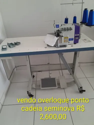 Máquina overloque
