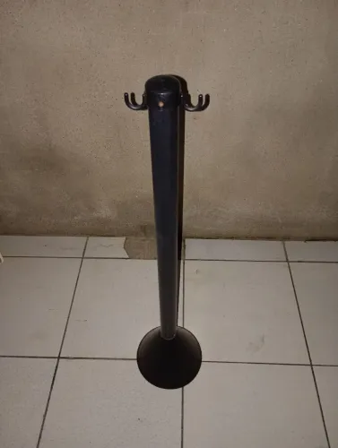 Pedestal de sinalização preto