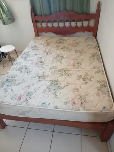 Cama de casal, com colchão